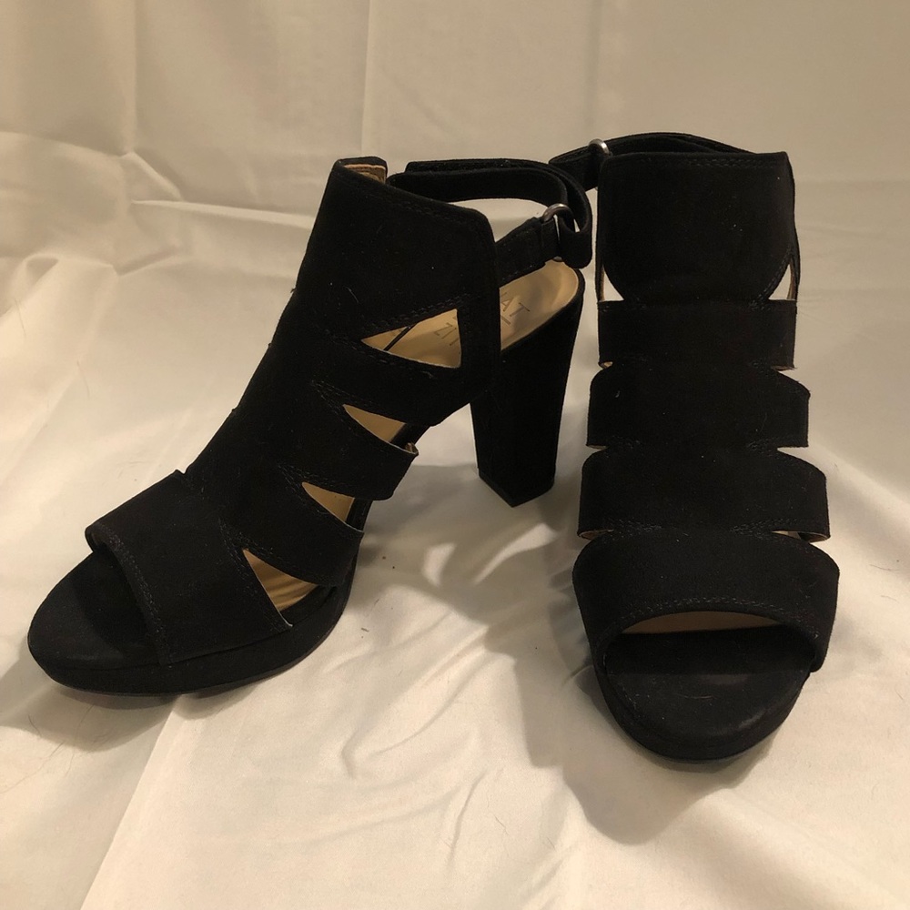 Naturalizer “Etta” platform heel
